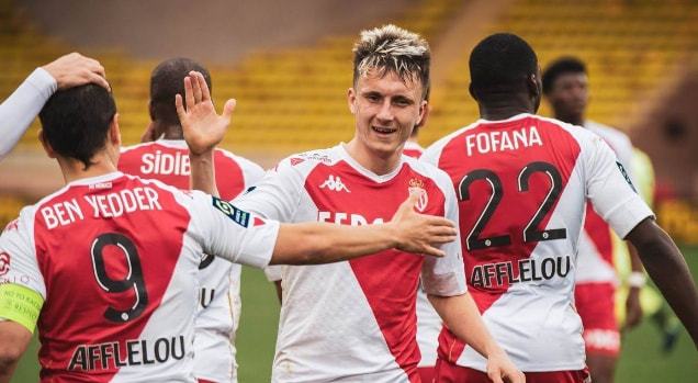 充满兴趣 充满兴趣