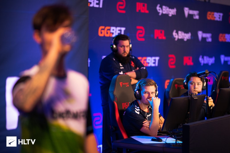 前锁定出线 前锁定出线