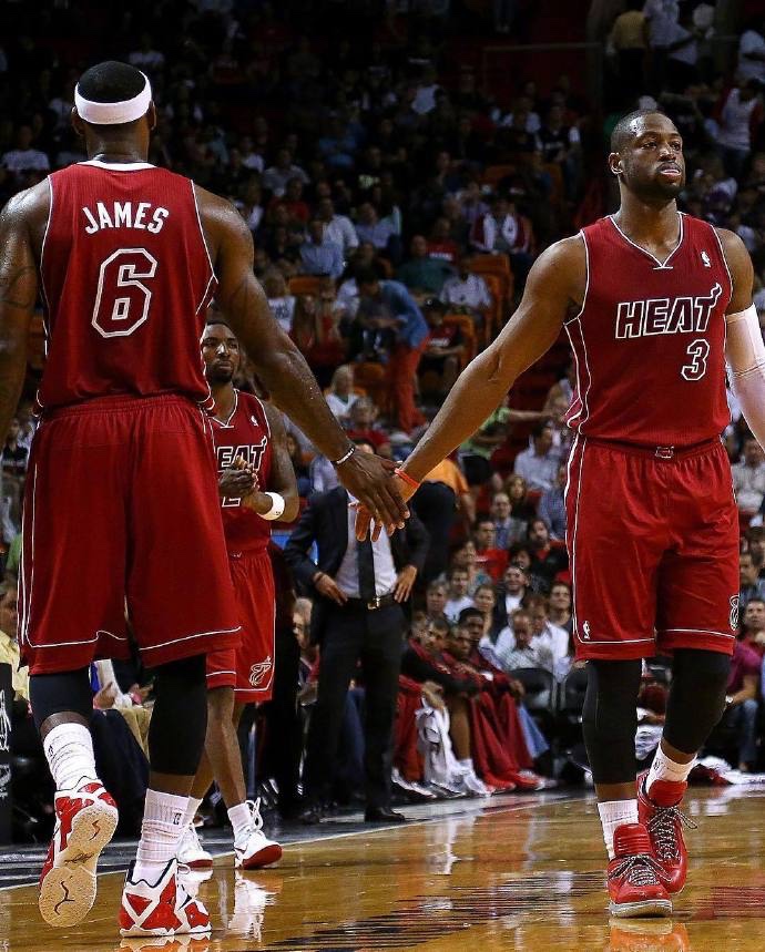 更折射出球 更折射出球